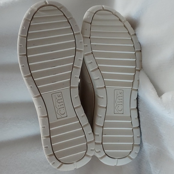 Cliffs by White Mountain Booties - Picture 8 of 12